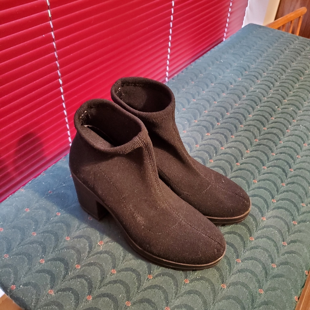 Stretch booties